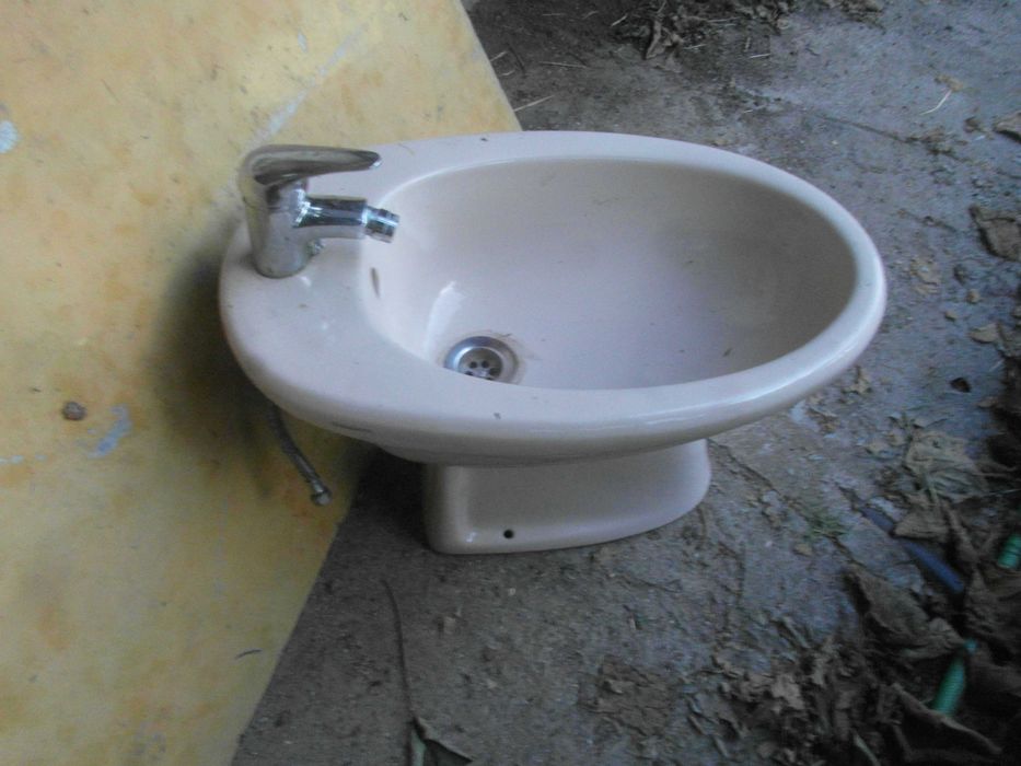 Vide rosa Valadares com torneira