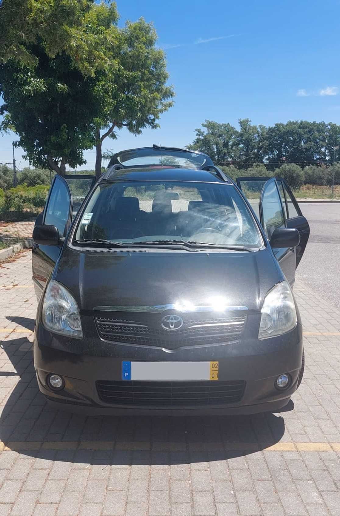 TOYOTA Corolla Verso 2.0 D-4D (2002)