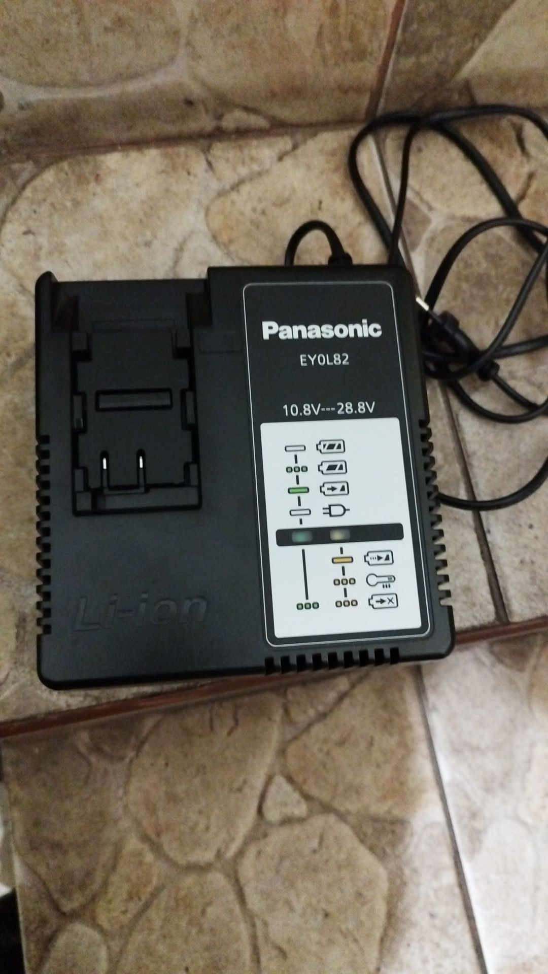 Panasonic ładowarka do akumulatorów