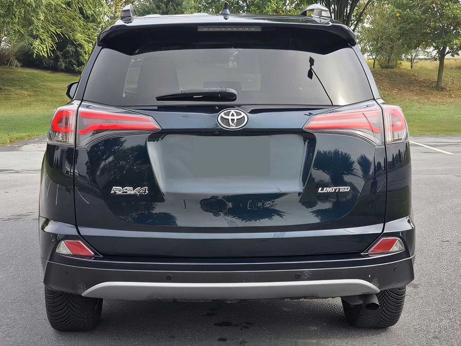 Toyota RAV4      2018