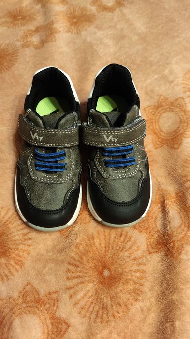 Дитячі кросівки 22 розмір