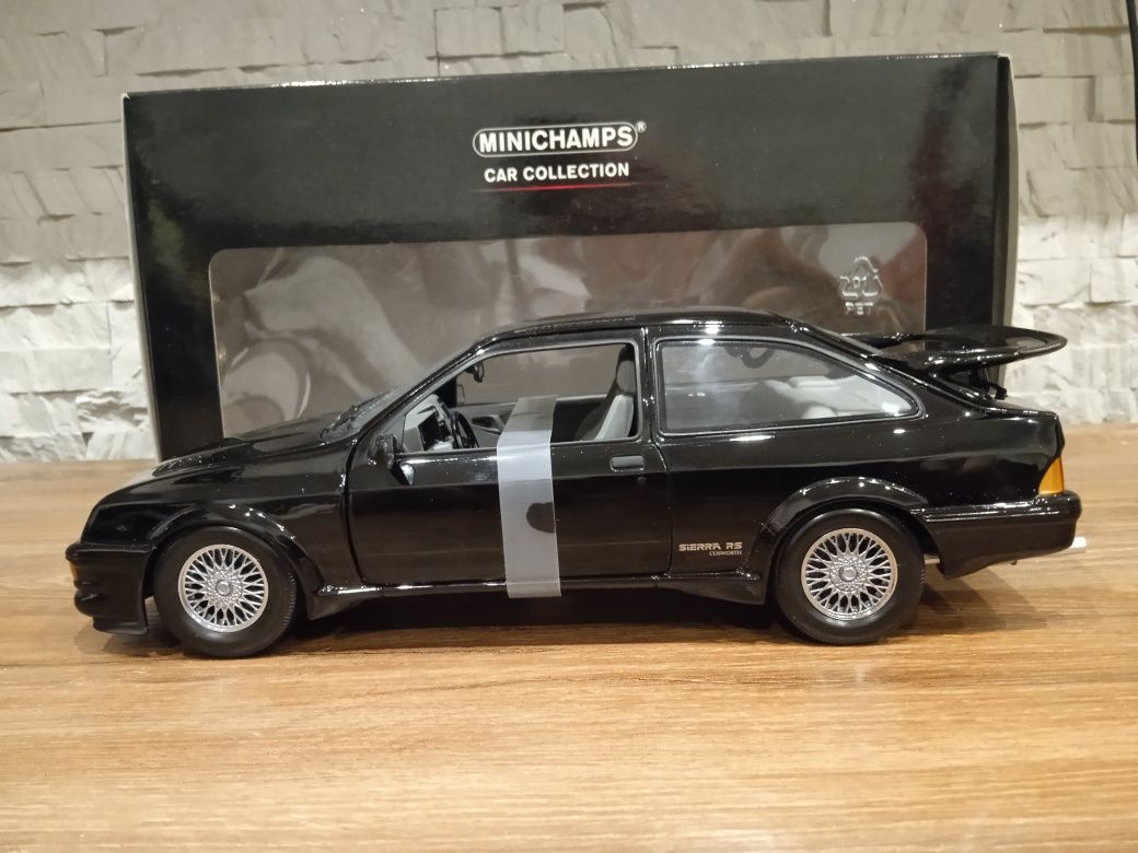 1:18 Minichamps 1988 Ford Sierra RS Cosworth model