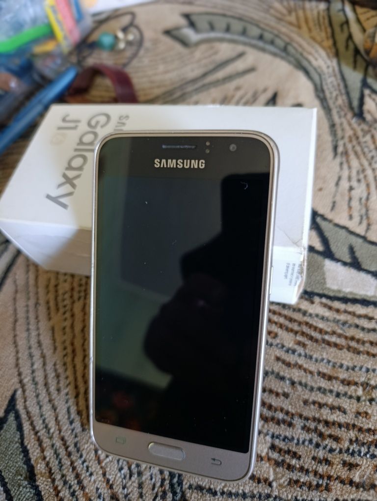 Смартфон galaxy j1