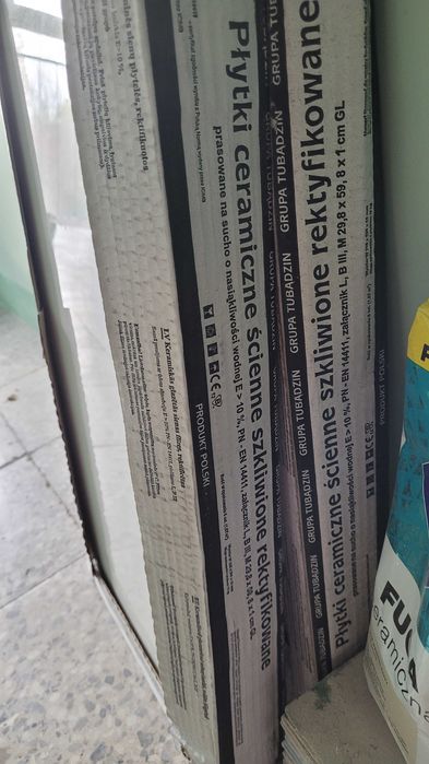 Płytki ceramiczne ścienne , klej do płytek, fuga keramiczna