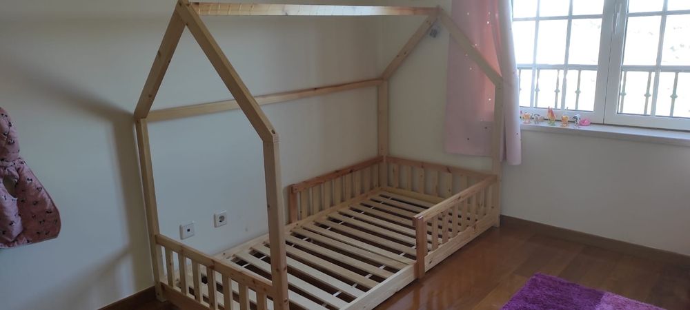 Cama de criança tipo casa