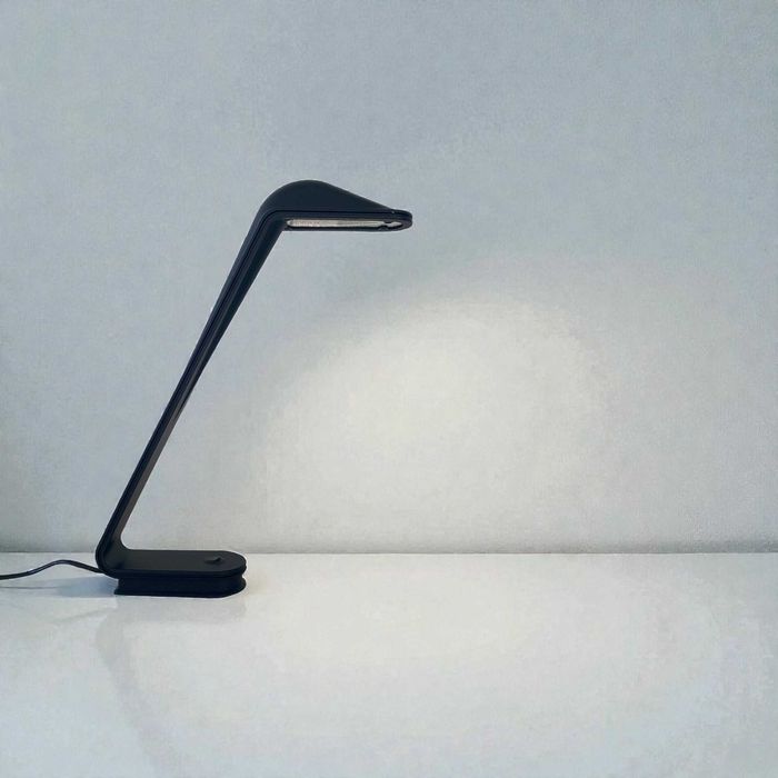 Louis Poulsen Dania lata 80 | czarna lampa stołowa | ikona designu