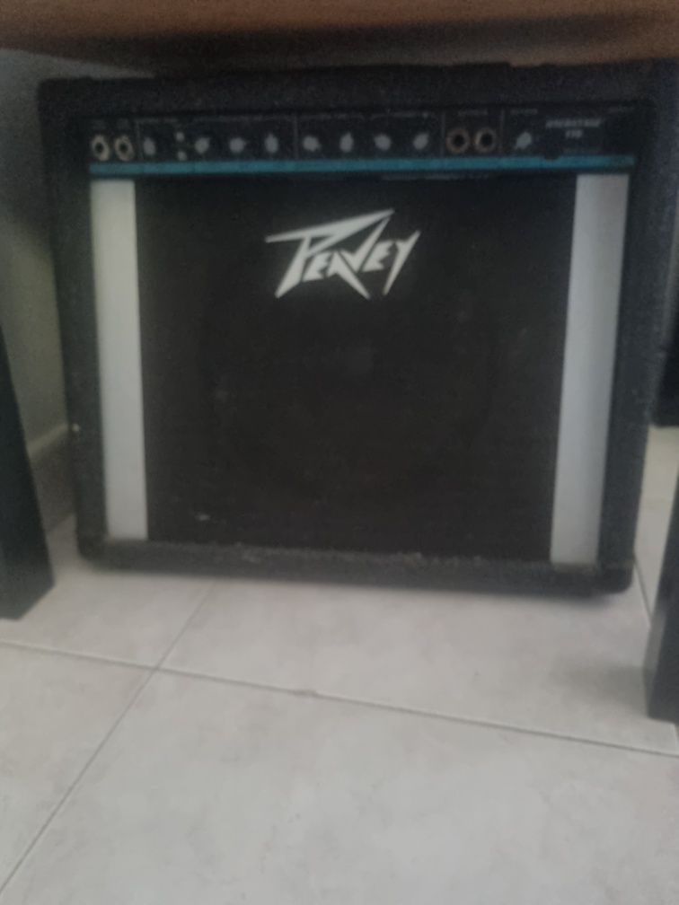 Vendo Guitarra eléctrica Linko com o sistema de som