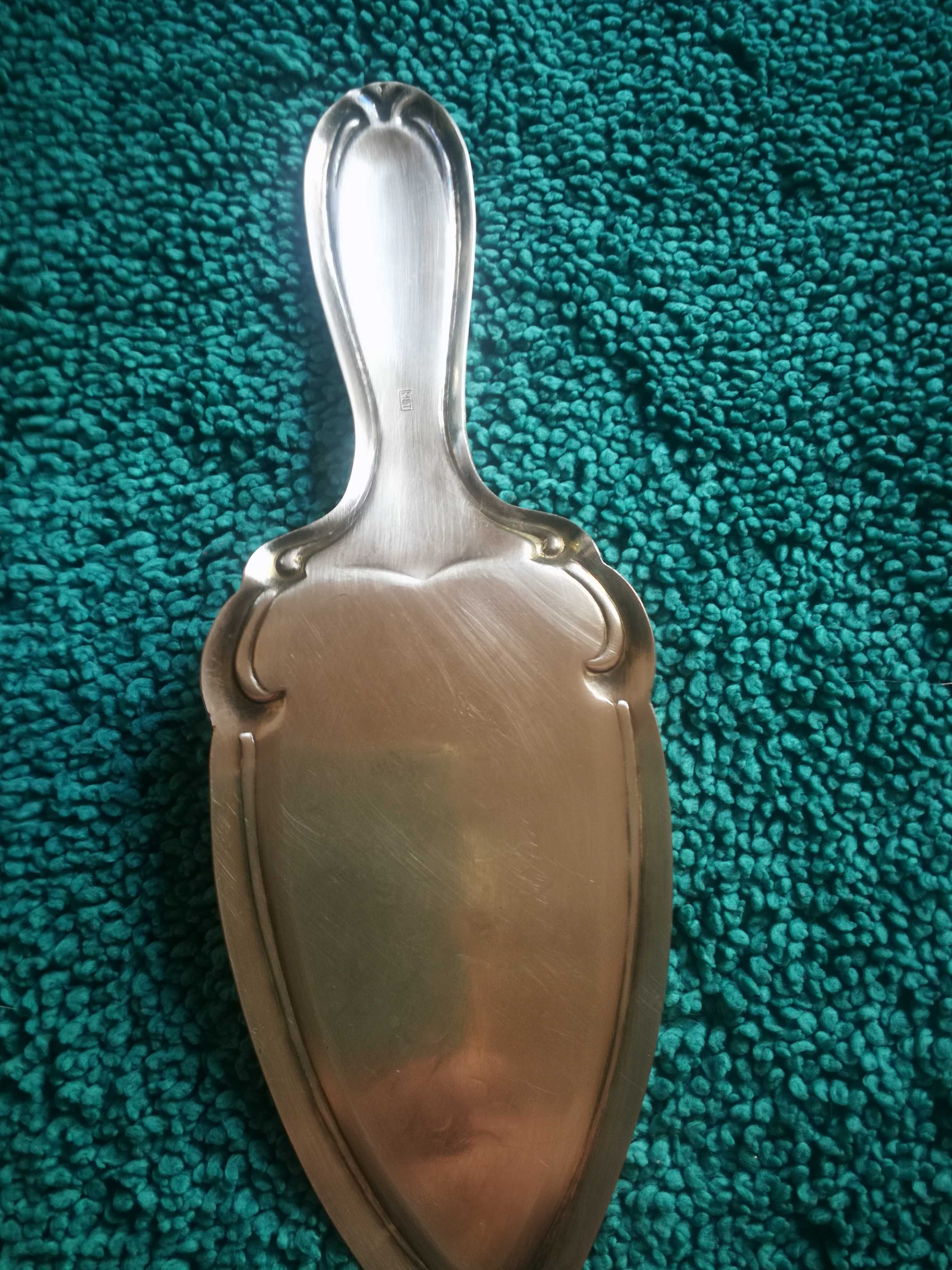 Platerowana srebrem łopatka do ciasta, grawerowana. Art Deko