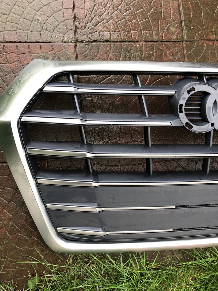 Решітка радіатора Audi Q5