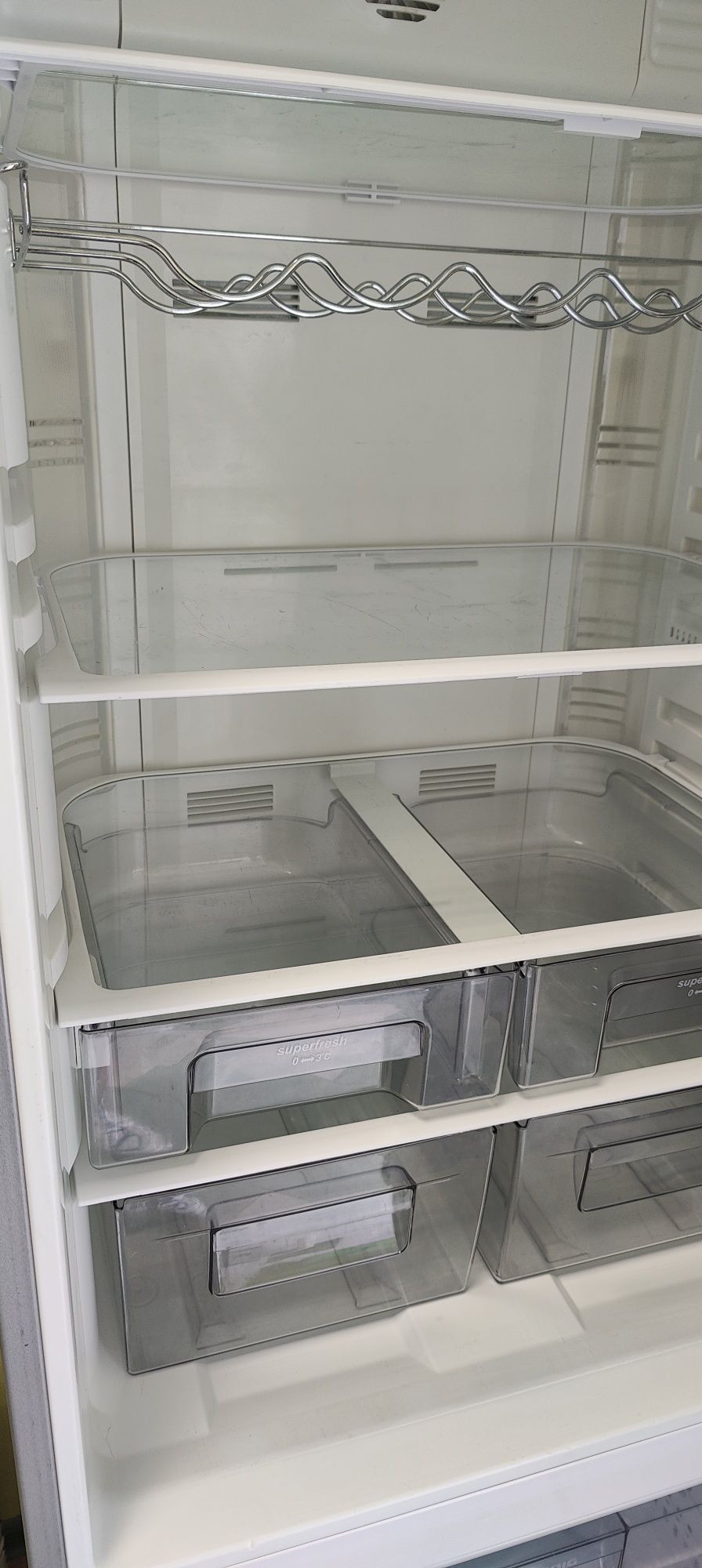 Холодильник GRUNDIG No Frost, двокамерний, нержавійка