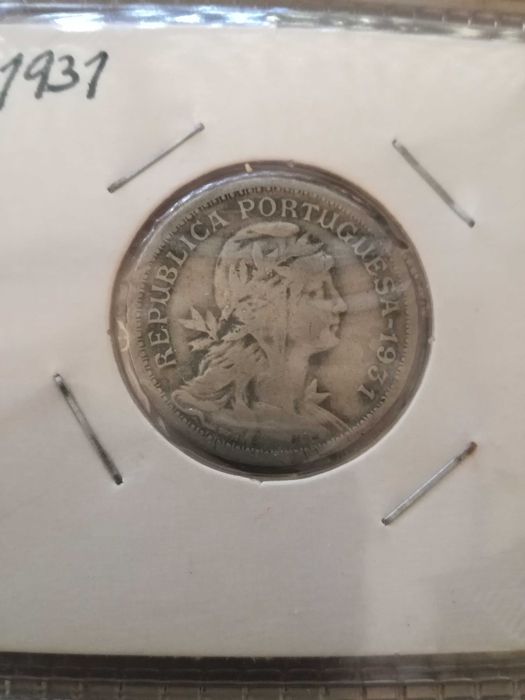 Vendo moedas portuguesas de 50 centavos.