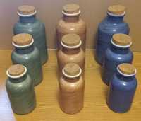 Zestaw 9 ozdobnych butelek ceramicznych z korkiem - 3 kolory