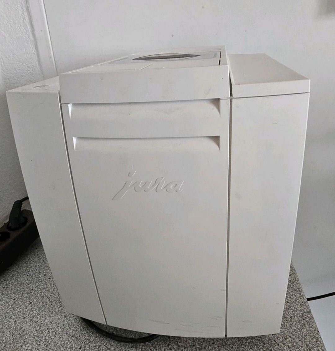 Ekspres ciśnieniowy Jura E6 w kolorze białym Piano White
