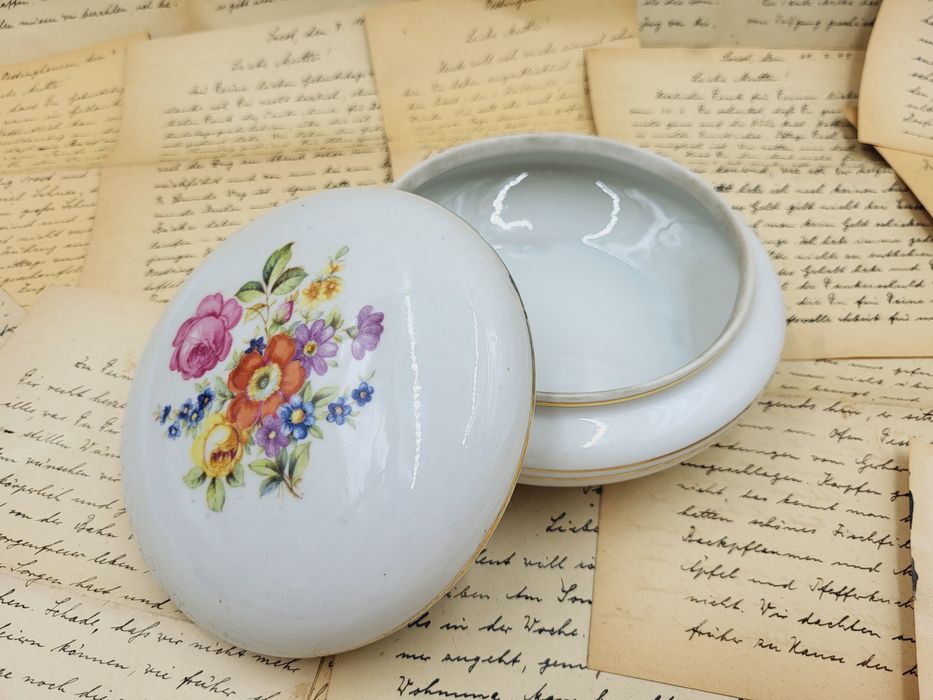 Śliczna szklana porcelanowa szkatułka Ćmielów