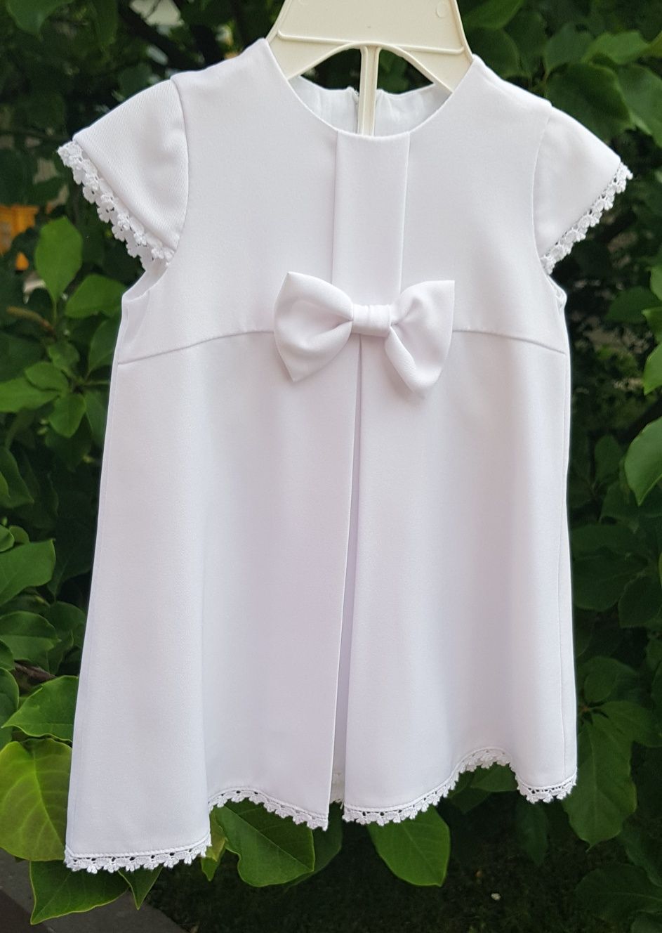 Elegancka,biała, lekka sukienka r. 62