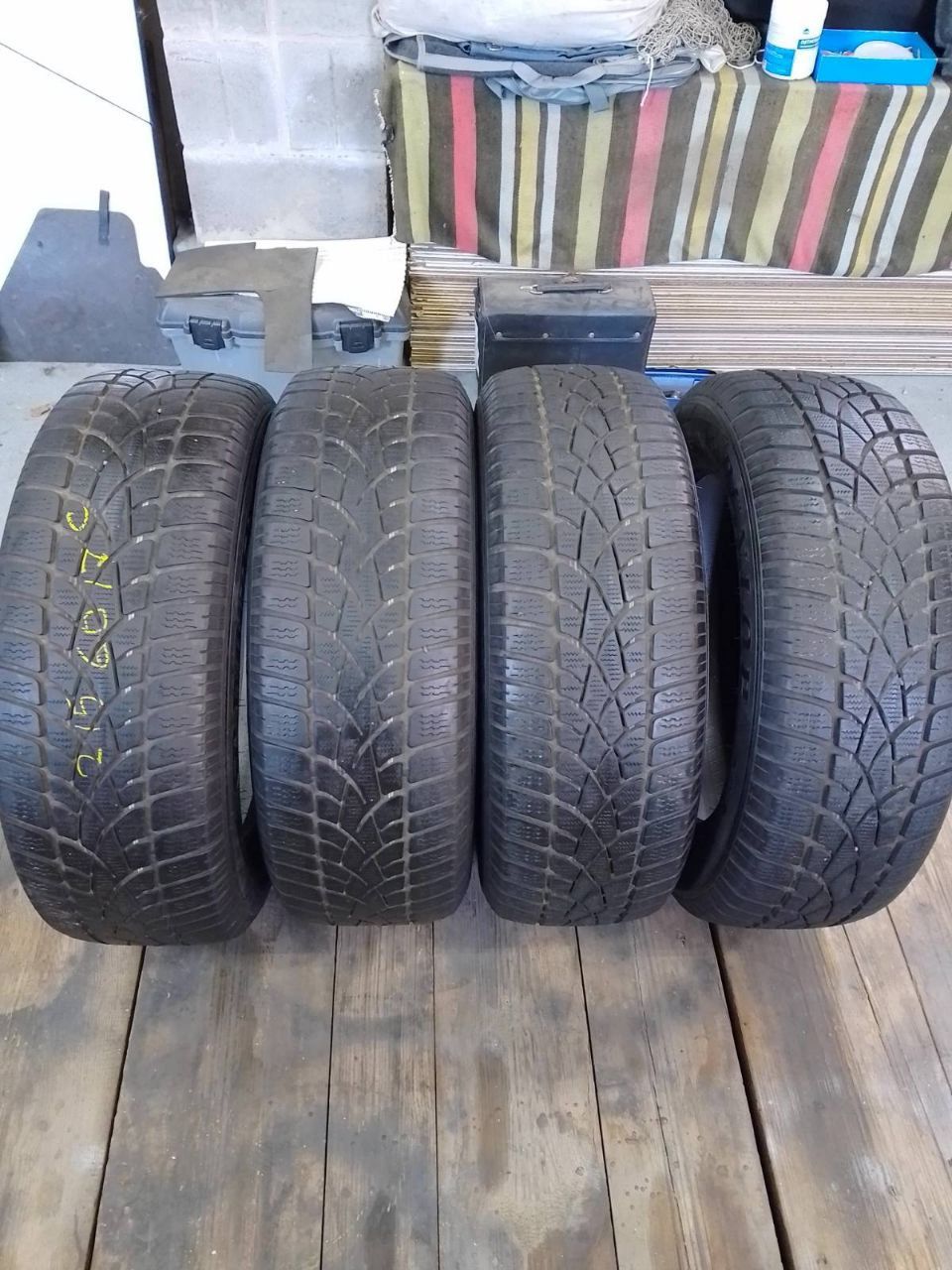 Dunlop 215/60/17c.