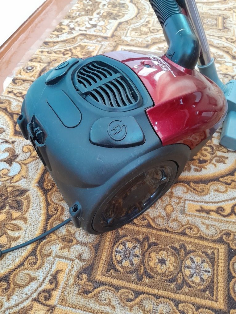 Пилосос LG 1500w