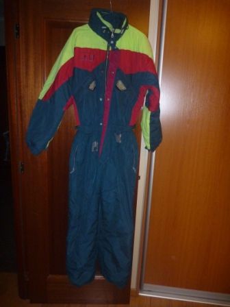 Продам лыжные комбинезоны