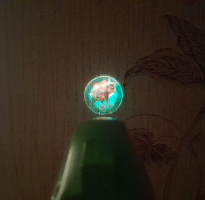 Пистолет, проэктор, динозавры.