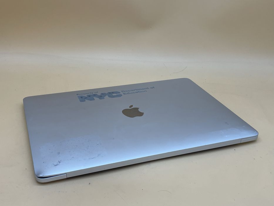 Macbook pro 2020 m1 як не робочий