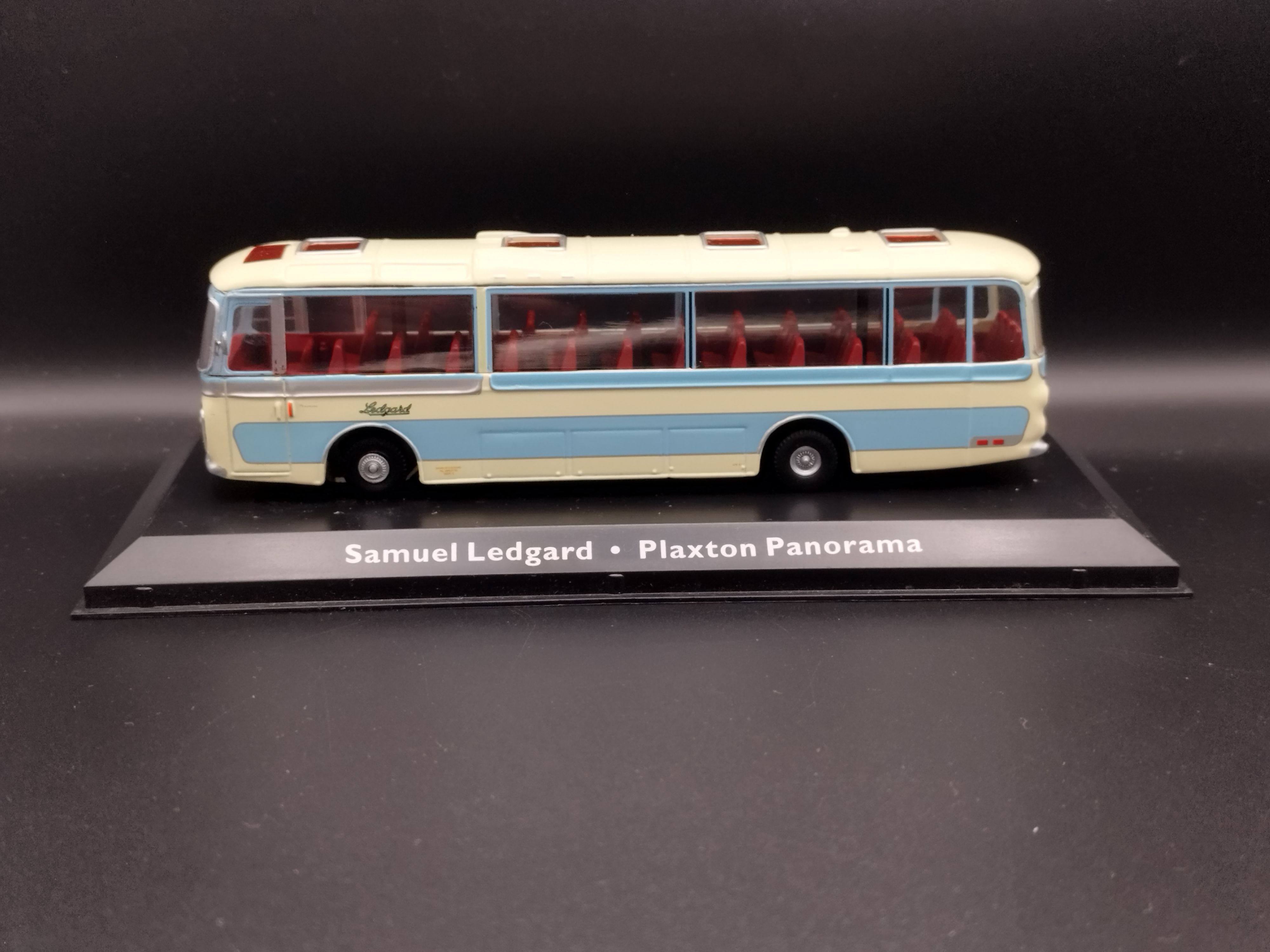 1:72 Atlas BUS  Plaxton Panorama Samuel Ledgard  model nowy