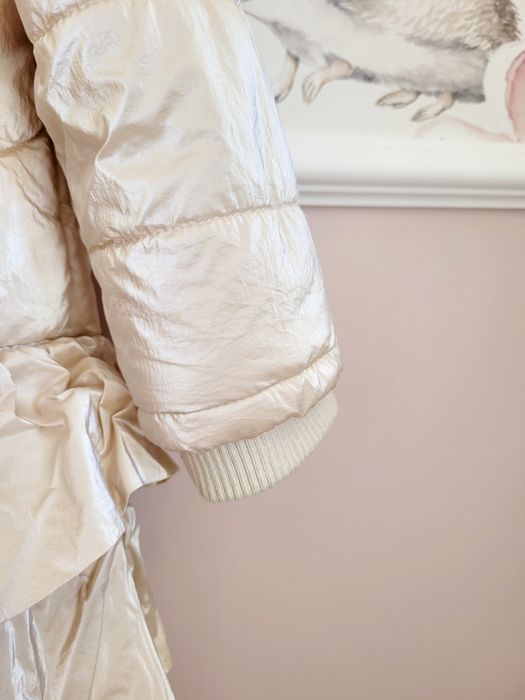 Perłowa kurtka 86-92 płaszczyk z falbanami i kokardkami futrzany