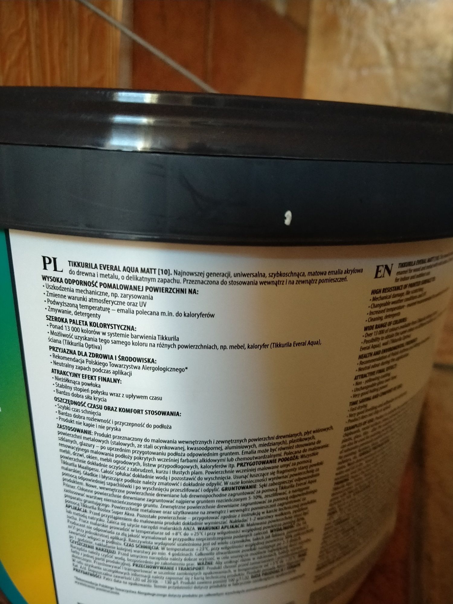 Farba biała 2,7l mat do drewna i metalu.