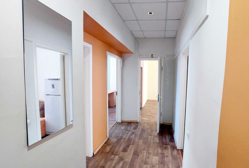 Грушевського 28/2. Метро Арсенальна, Хрещатик. Офіс 76кв.м