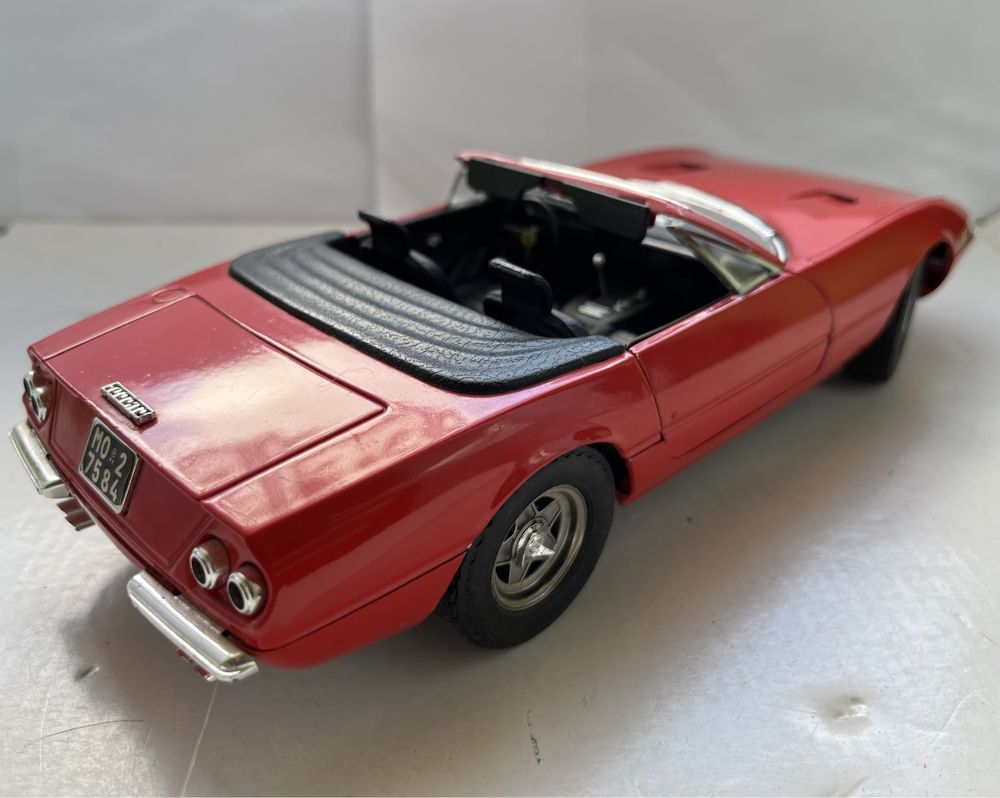 Model samochodu w skali 1:18 Ferrari 365 GTS-4 Daytona Majorette