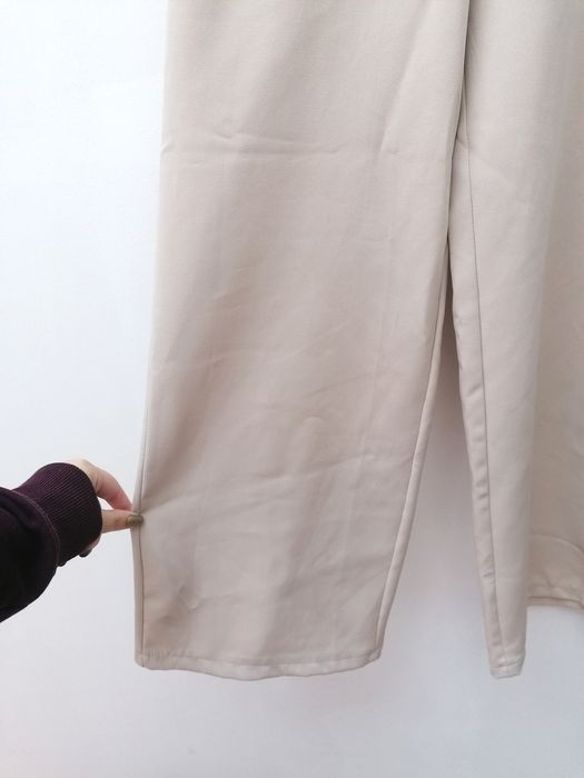 Calças Beges Largas