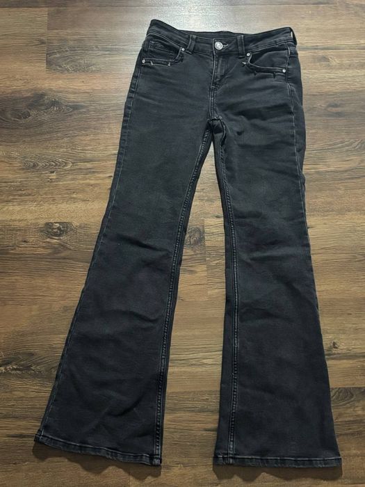 Жіночі джинси кльош