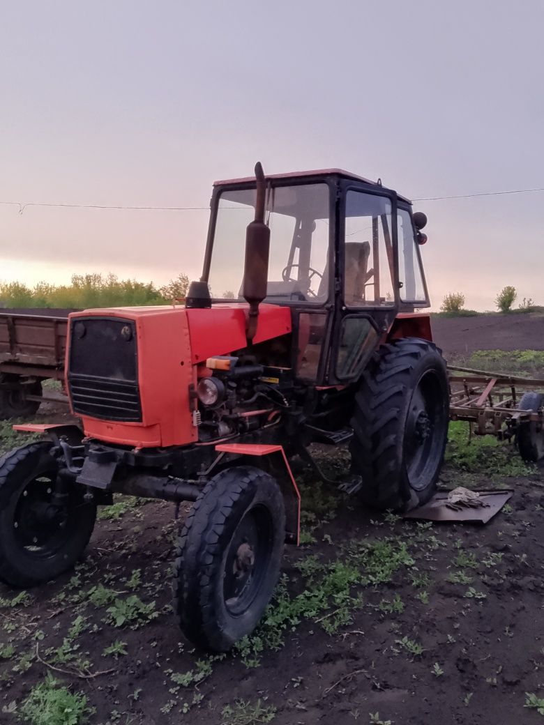 Трактор МТЗ приціп та укомплектована борона!