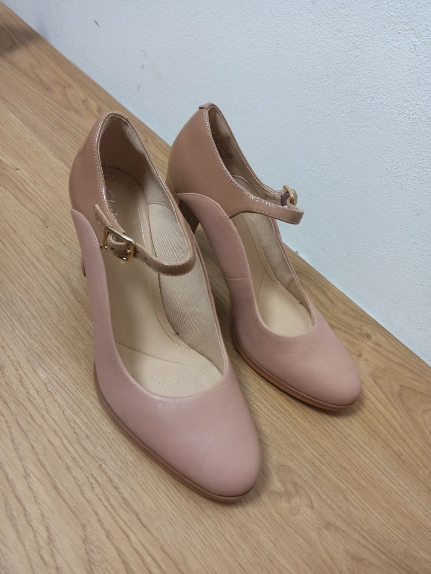 Clarks półbuty na obcasie słupku rozmiar 41.5,