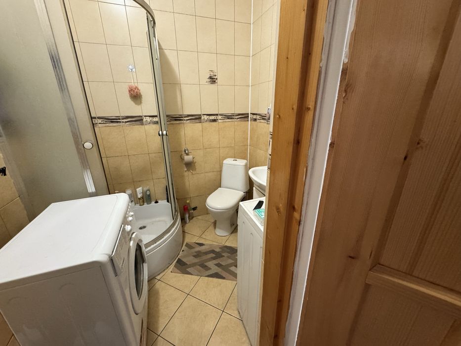 Продаж житлового будинку з землею