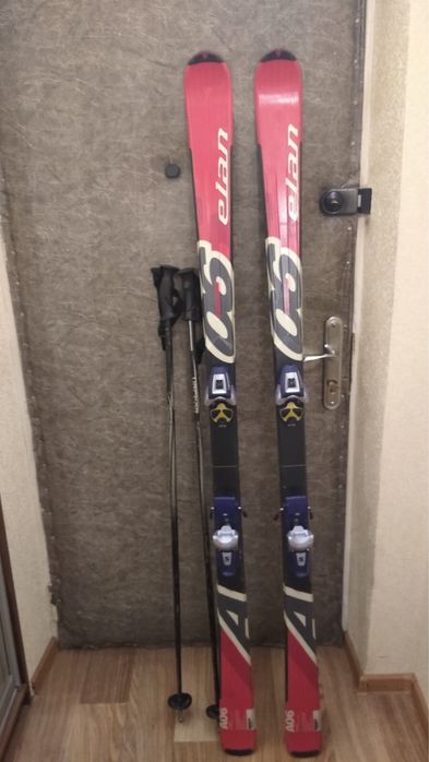 Продам лыжами с ботинками