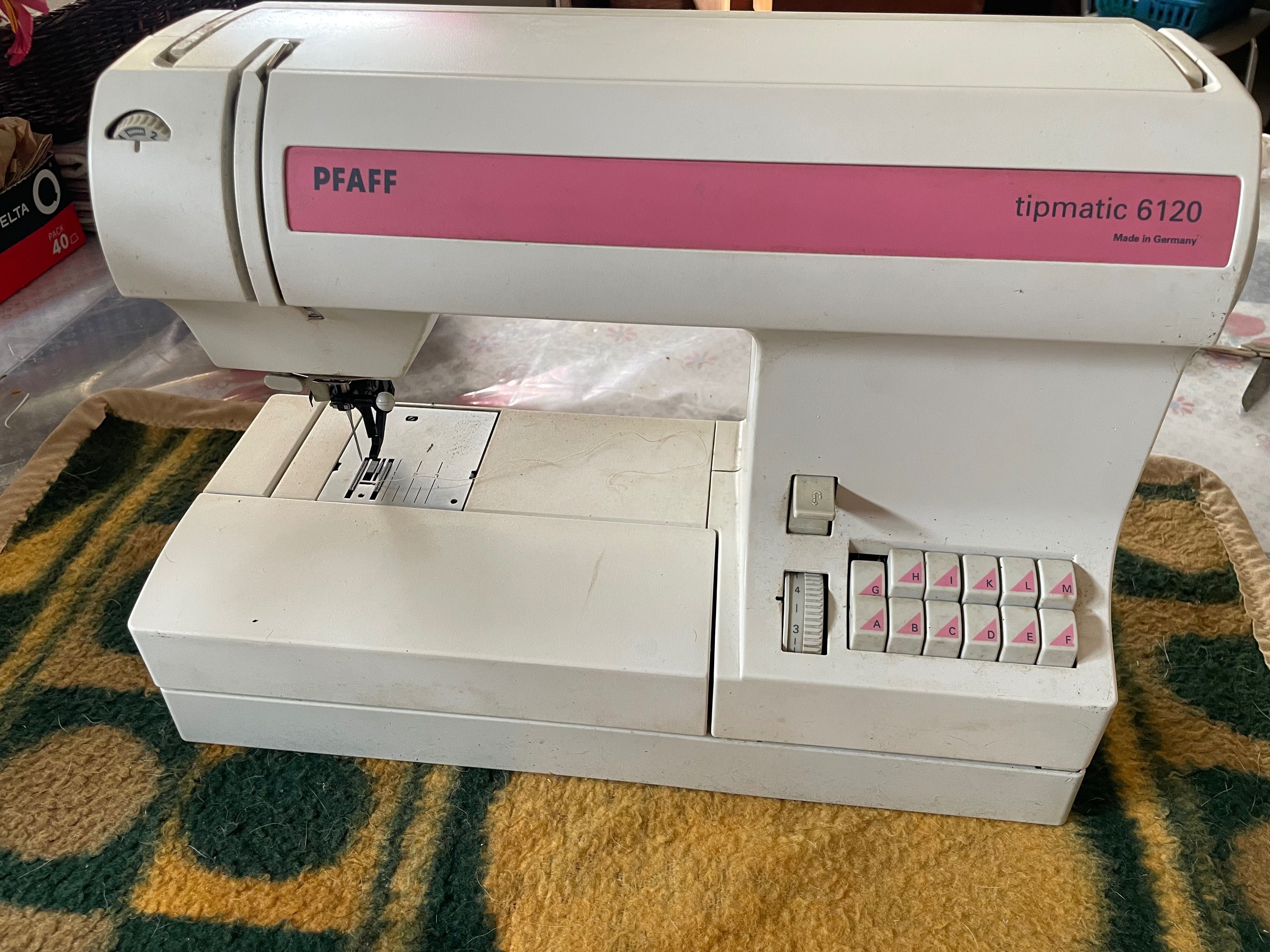 Máquina de Costura PFAFF tipmatic 6120