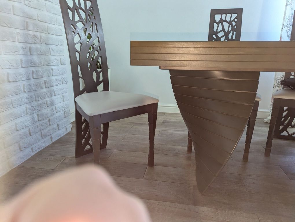 Stół i 8 krzeseł do salonu