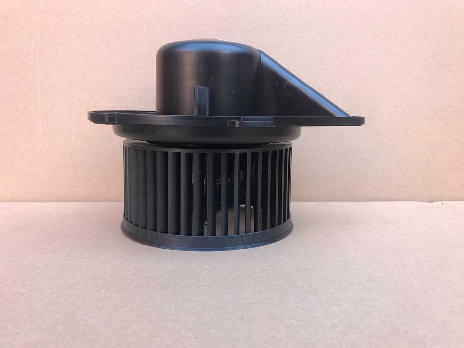 Моторчик печки вентилятор Audi 80 B3 B4 Volkswagen Passat B3 B4