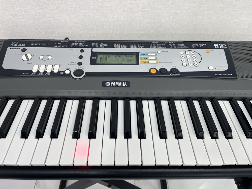 Синтезатор YAMAHA EZ-200 /портативная клавиатура/Идеальна для обучения