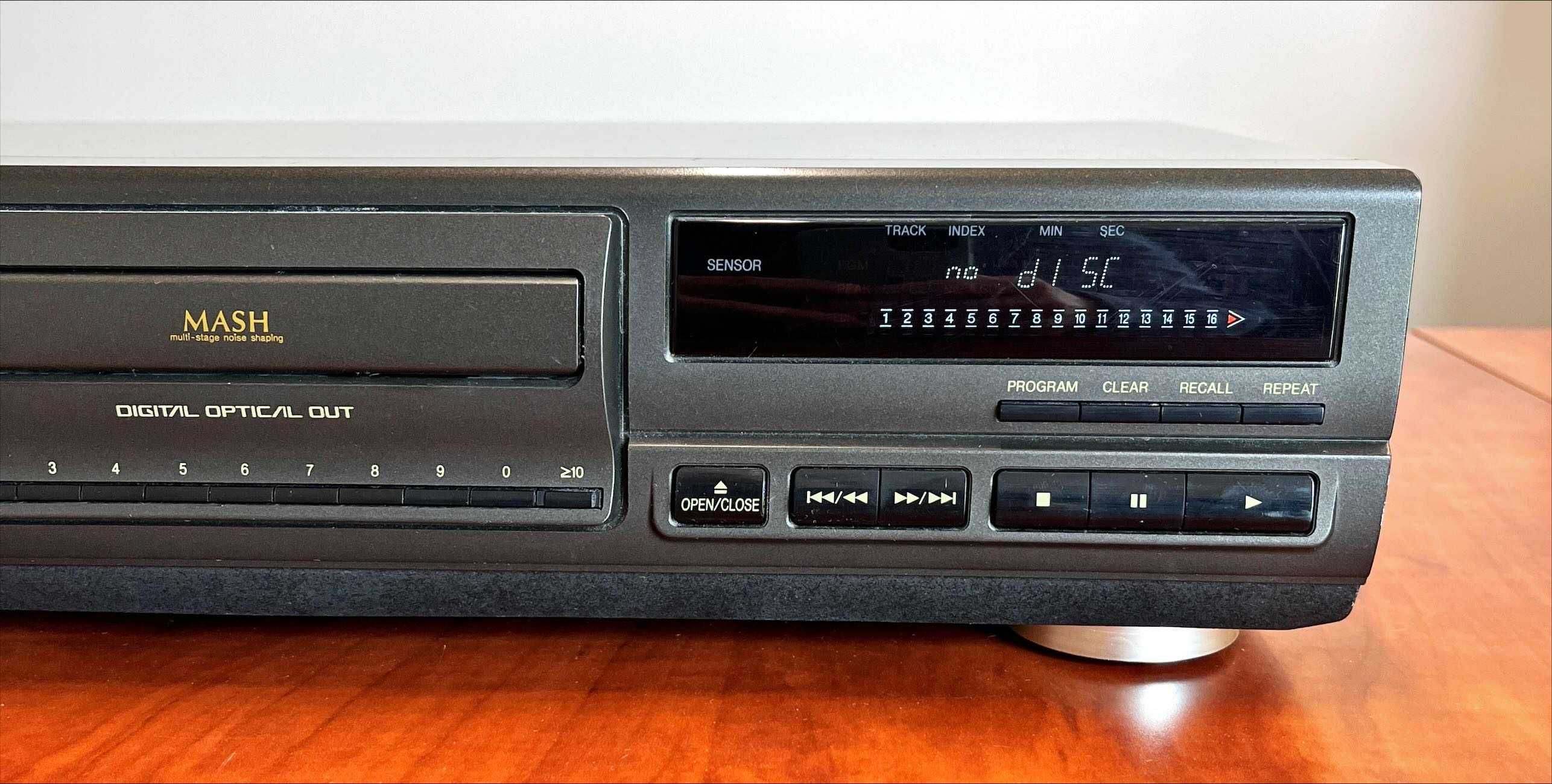 Technics Compact Disc SL-PG590