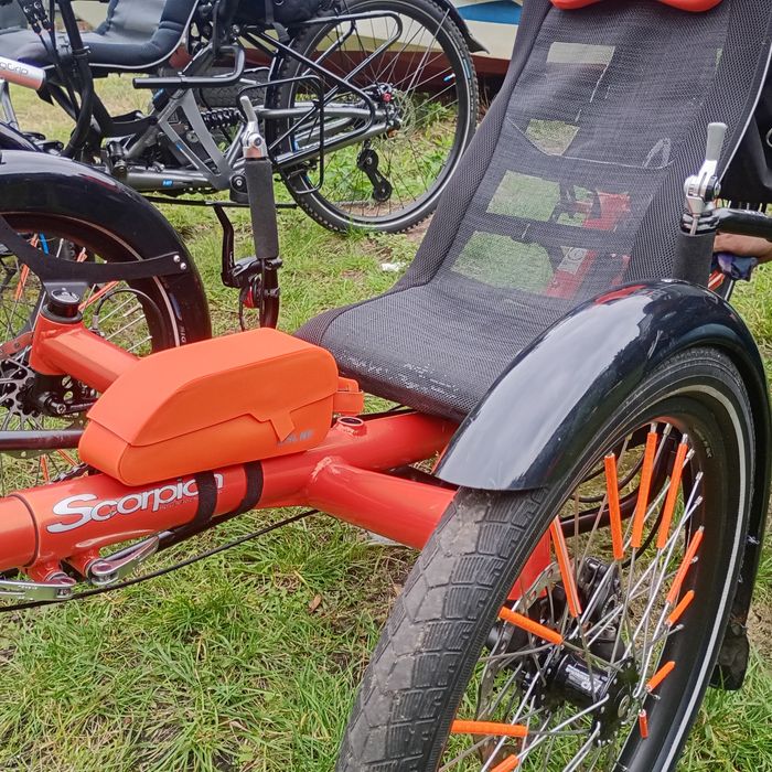 Rower poziomy trójkołowy