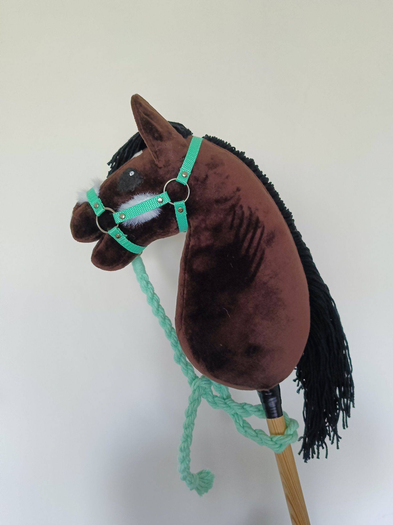 Hobby Horse z kantarem z futerkiem A4