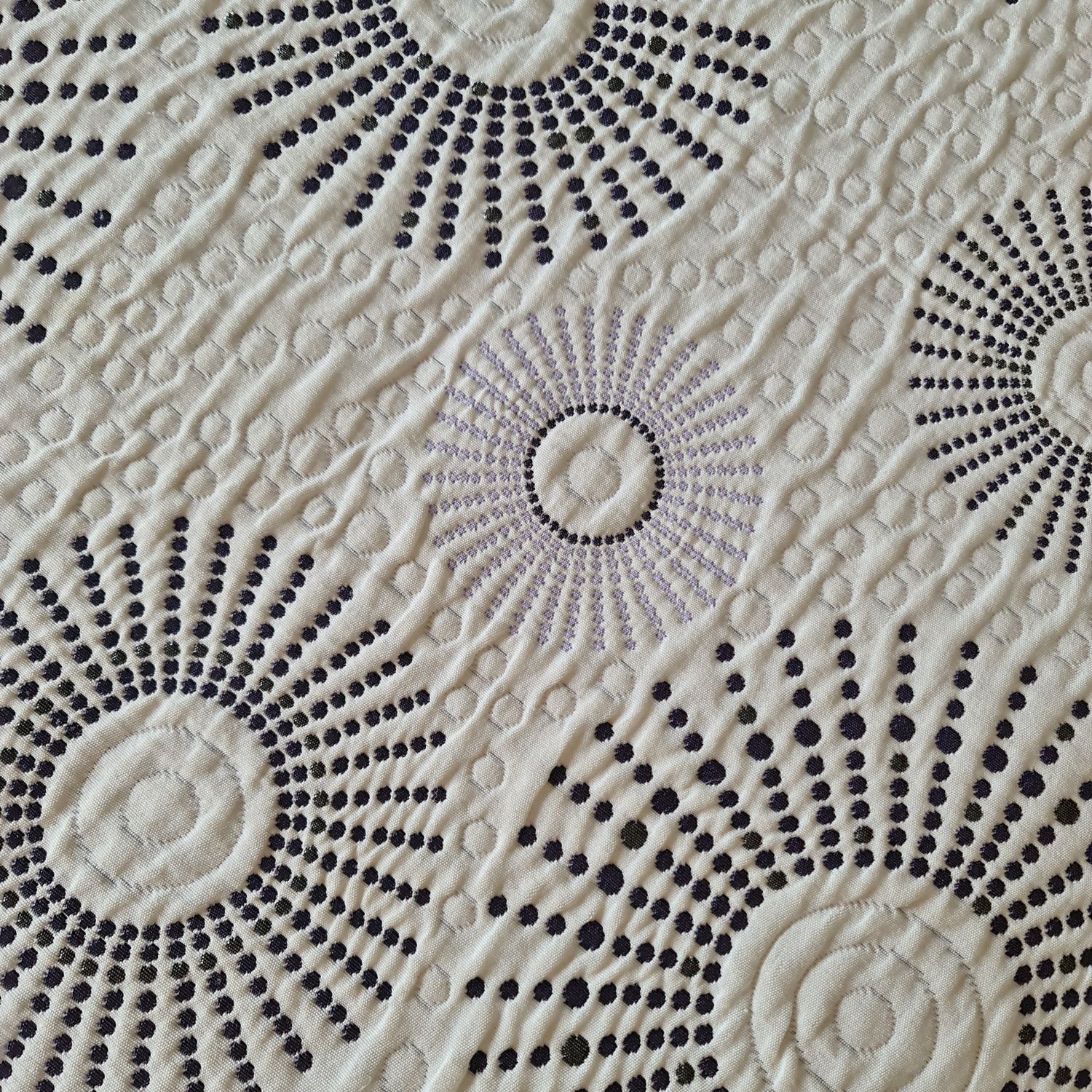 2 Colchas 190x260cm reversível (branca de um lado arrocheada do outro)