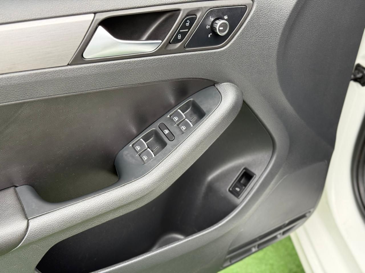 Volkswagen Jetta 2.5 SE 2012 торг