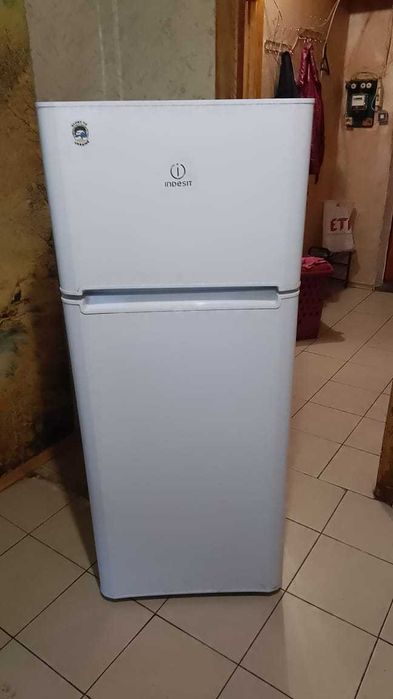 Холодильник б/у Indesit