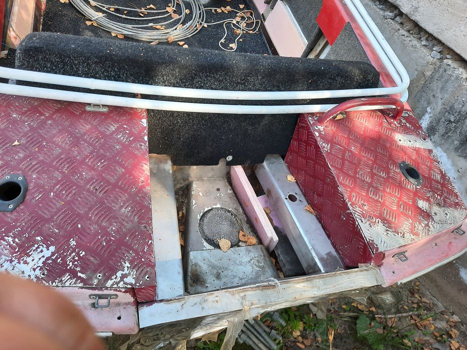 Лодка пластиковая