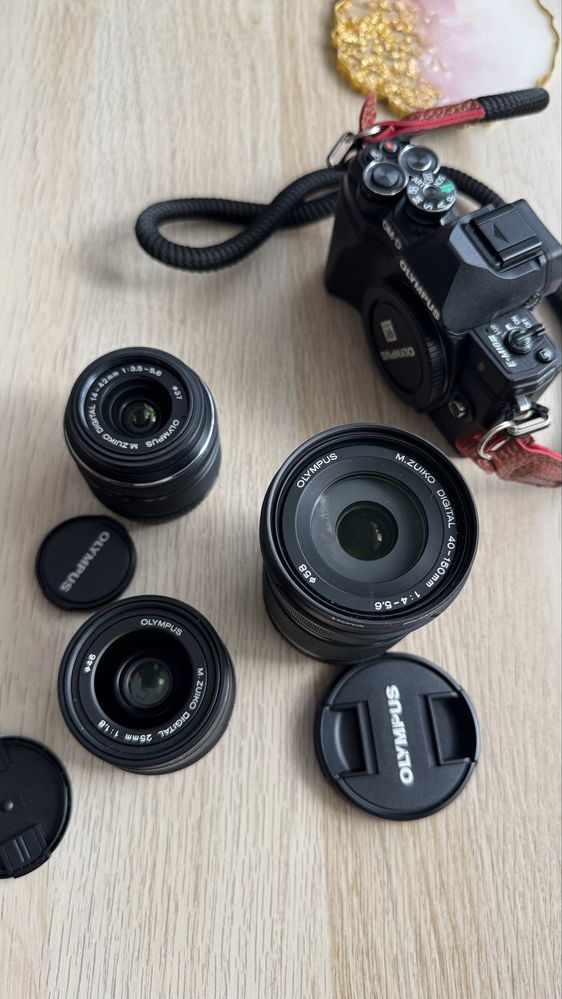 Olympus OM-D E-M10 Mark III + 3 obiektywy (w tym 1.8 25mm) + akcesoria