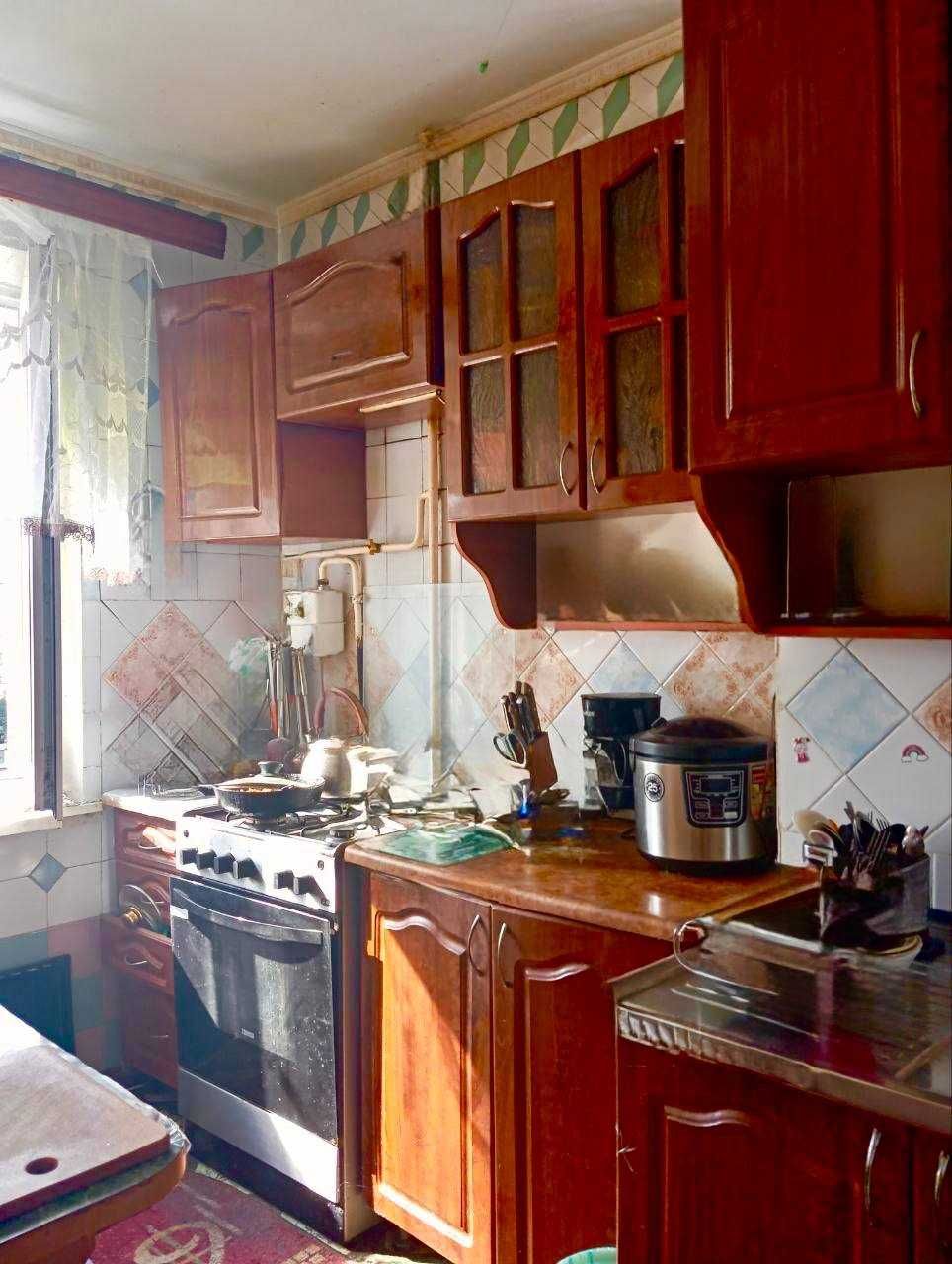 Продам 2-кімнатну кв-ру на  вул. Днепродорога / Висоцького