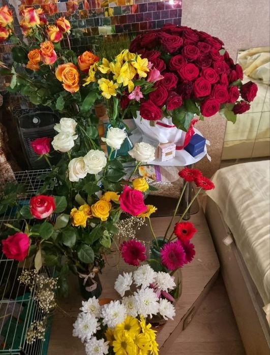 Ліжко євро розміру з матрацом і нішею.. Вставки еко-шкіра.