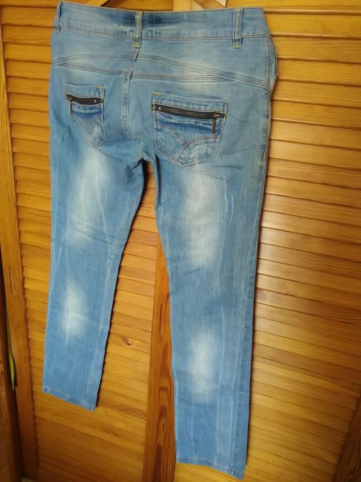 Jeansy damskie Reserved